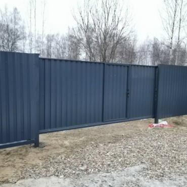 Откатные металлические ворота со встроенной калиткой 2500x1500