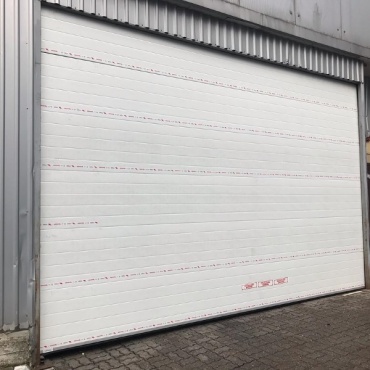 Секционные противопожарные ворота на предприятие 2750x3000